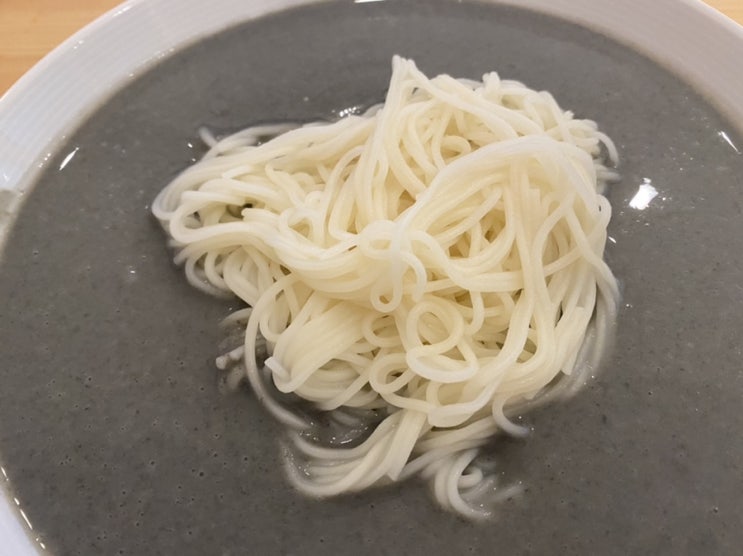  이두부야 서리태 검은콩물 콩국수