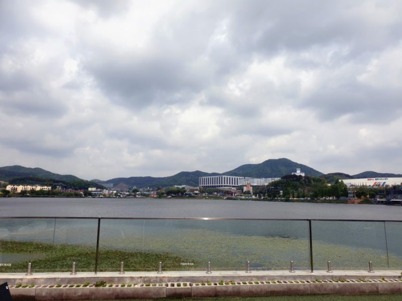 안성원곡카페 방재저수지 뷰가 좋았던 카이로스 8