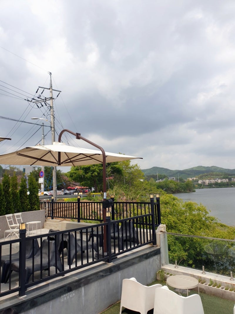 안성원곡카페 방재저수지 뷰가 좋았던 카이로스 3