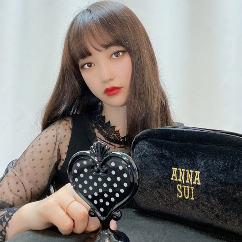 5월 선물은 안나수이 수이블랙 스탠드미러, 앙증맞은 거울!