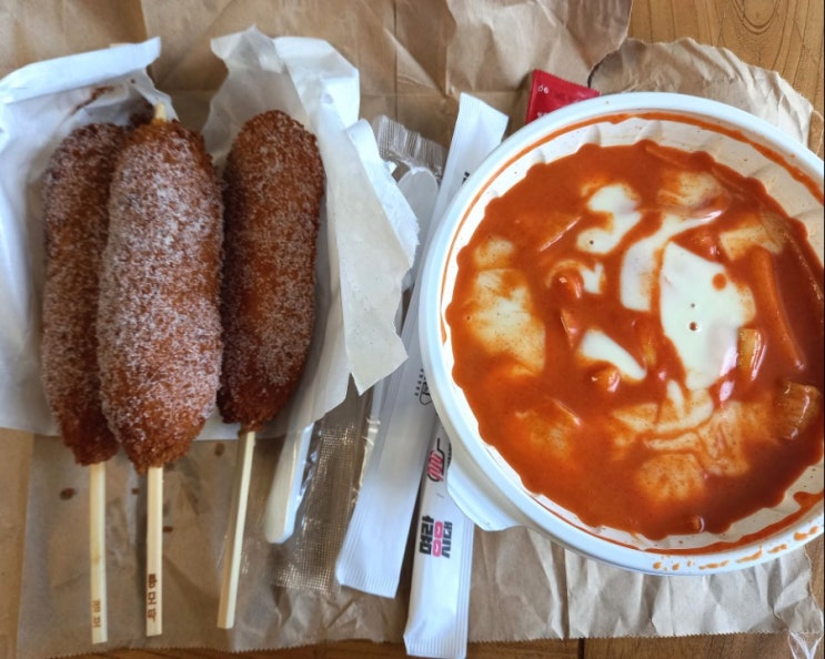 명랑핫도그 떡볶이 신메뉴 배달후기. 명랑핫도그 로제떡볶이 달달한맛에 핫도그 조합은 과연