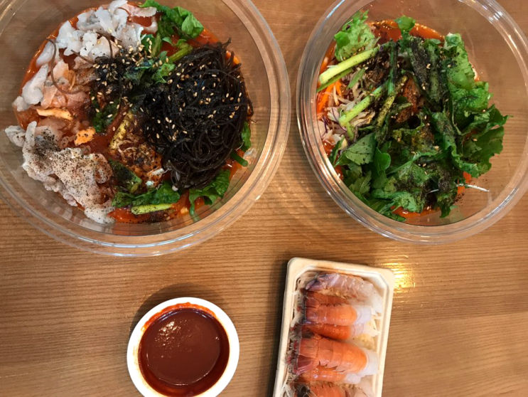  오늘회에서 해물모둠 물회, 도다리 물회 맛있게 먹었어요.