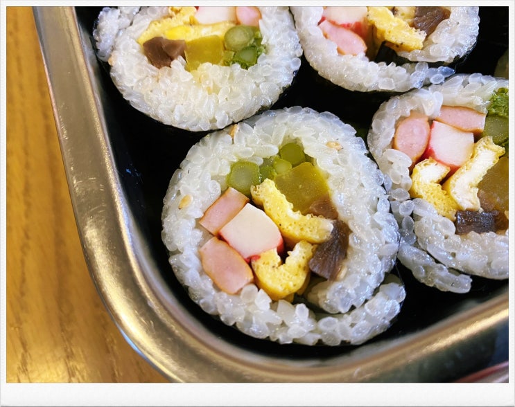 봄나물 김밥: 두릅으로 향긋하고 아삭한 두릅김밥