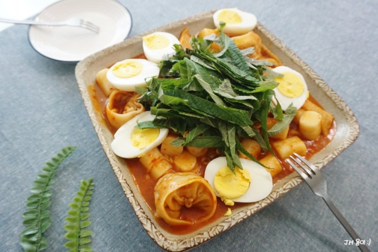  떡볶이 황금레시피 3탄! 깻잎 떡볶이도 맛있지요 :)