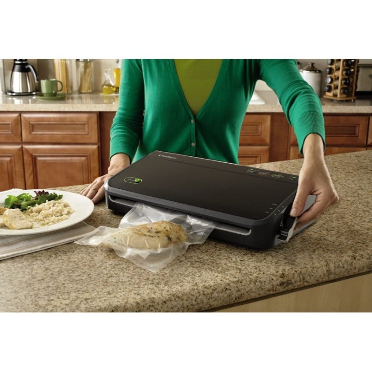 갓성비 좋은 Starter Bag & Rolls Safety 인증을 받은 FoodSaver FM2100-000 Vacuum Sealer Machine 시스템: 키친 & 다이닝, 단