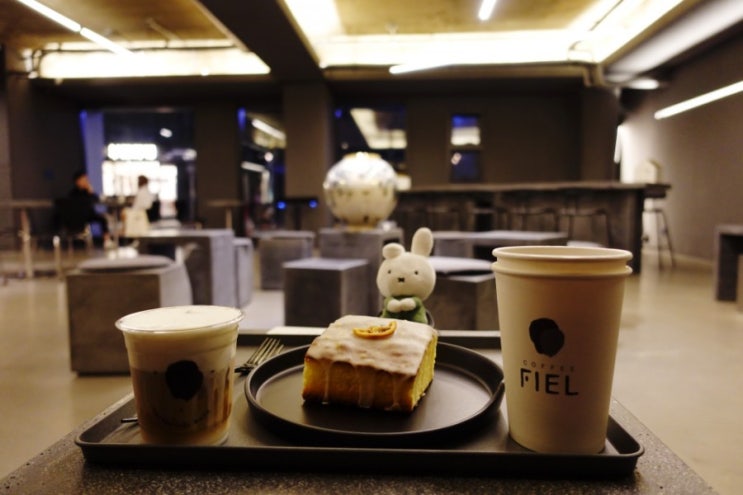  로스터리카페  신사역카페 커피휘엘 Coffee Fiel