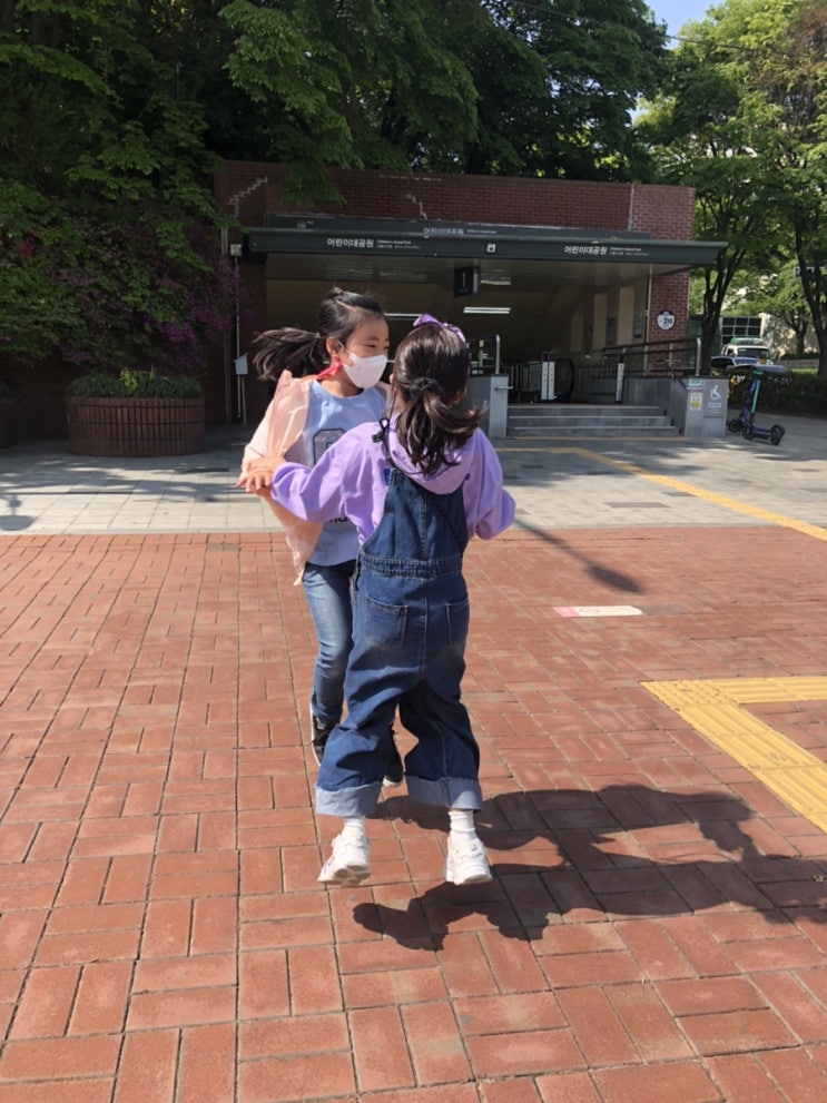  동창친구와 아이들 데리고어린이대공원에서...
