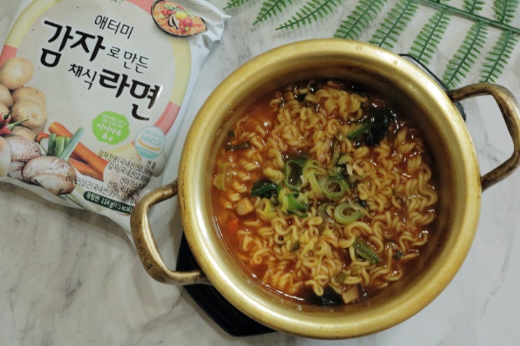  애터미 감자로만든 채식라면 쫄깃한 면발의 매력 감자라면