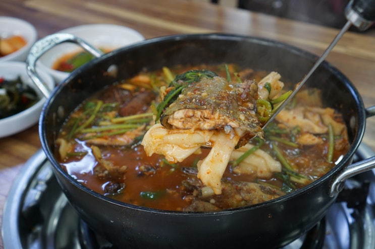  용마산 맛집) 칼칼하고 시원한 국물이 일품인 면목동매운탕 저수지민물매운탕