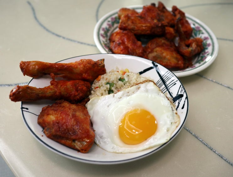  BBQ 옛날치킨 매운맛&오리지널 볶음밥 간편하게 집에서 즐기기