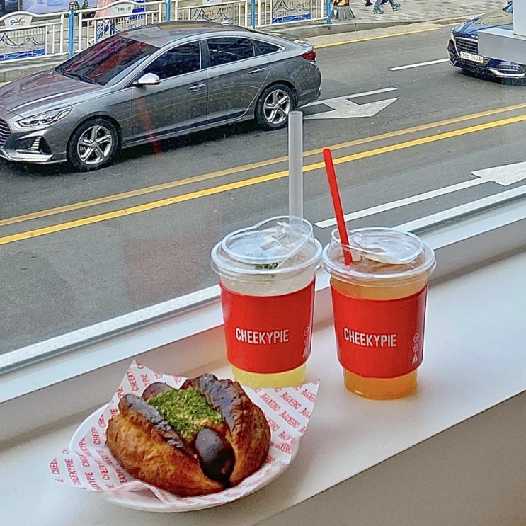  육즙팡팡 소세지파이 냠냠 『광안리 치키파이』 파이맛집 추천!