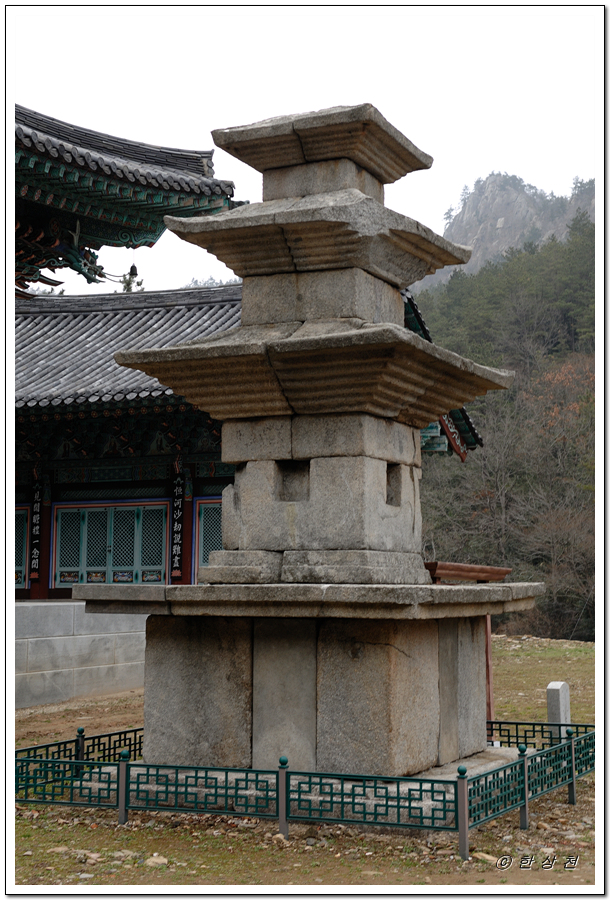  보물 제829호 강진 금곡사 삼층석탑
