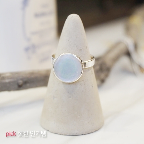 잘나가는 헤이엔 S925 빛에 따라 변하는 몽환의 달 자개반지 전체실버 선물추천 ··· 잘나가는 헤이엔 S925 빛에 따라 변하는 몽환의 달 자개반지 전체실버 선물추천 ···