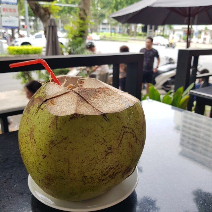 베트남 코코넛워터 한잔