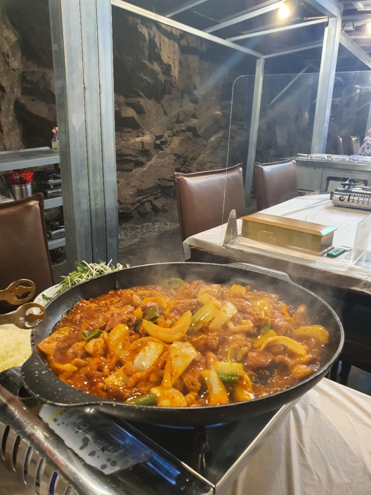  [마산가포맛집] 동굴집 : 오리불고기, 백숙 시원하고 이색적인 분위기가 매력