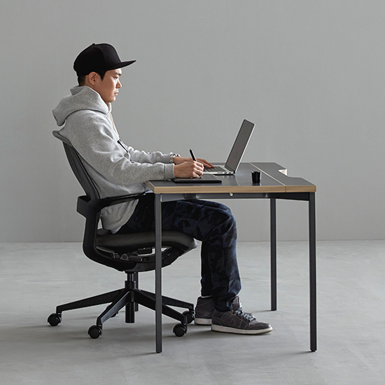 잘나가는 데스커 DSAD114D 컴퓨터데스크(1400x700) 책상, 상판-블랙/다리-블랙 추천해요 잘나가는 데스커 DSAD114D 컴퓨터데스크(1400x700) 책상, 상판-블랙/다리-블랙 추천해요