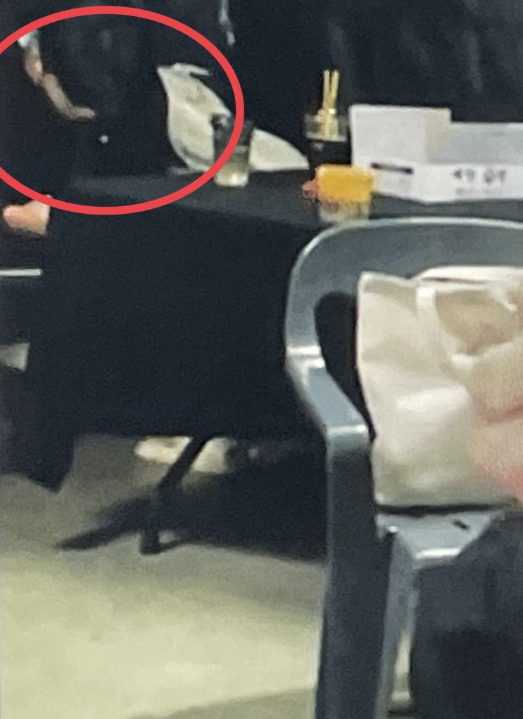 임영웅 실내 흡연 무니코틴 액상담배였다 반성하겠다는 뜻 전했으나... 임영웅 실내 흡연 무니코틴 액상담배였다 반성하겠다는 뜻 전했으나...