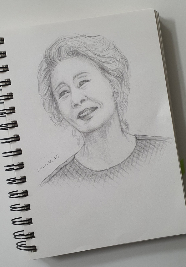  윤여정 배우님 드로잉