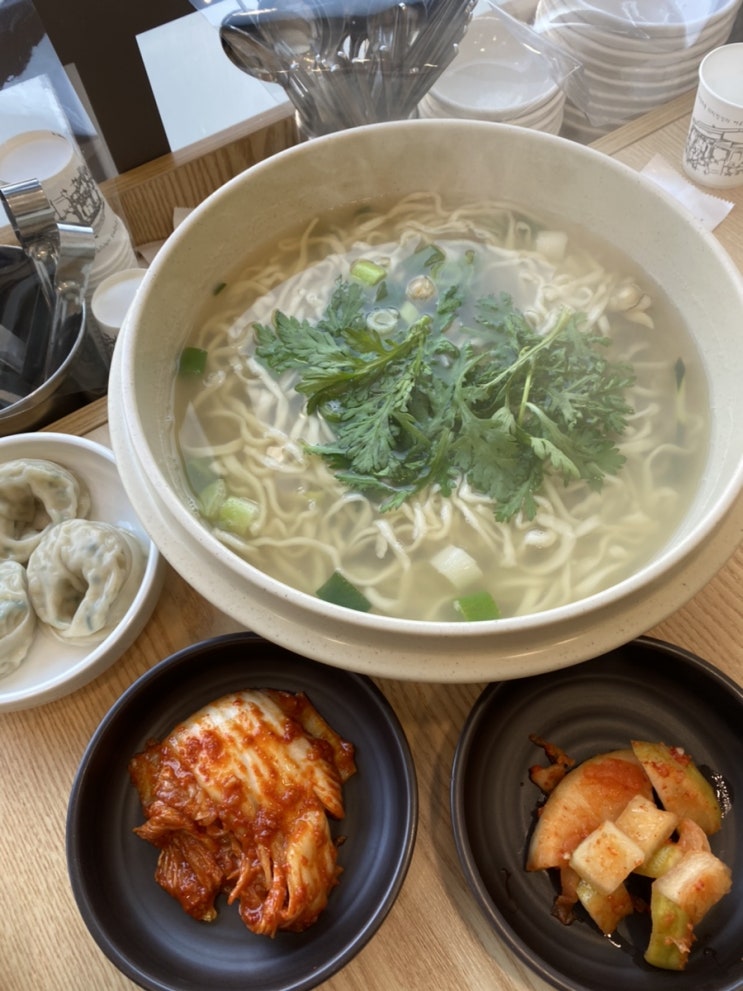  김치가 계속 생각나는 칼국수 집! 부산 대연동 『공원칼국수』