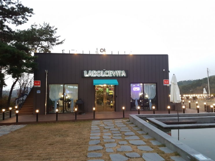  원주 라돌체비타 넓은 길카페