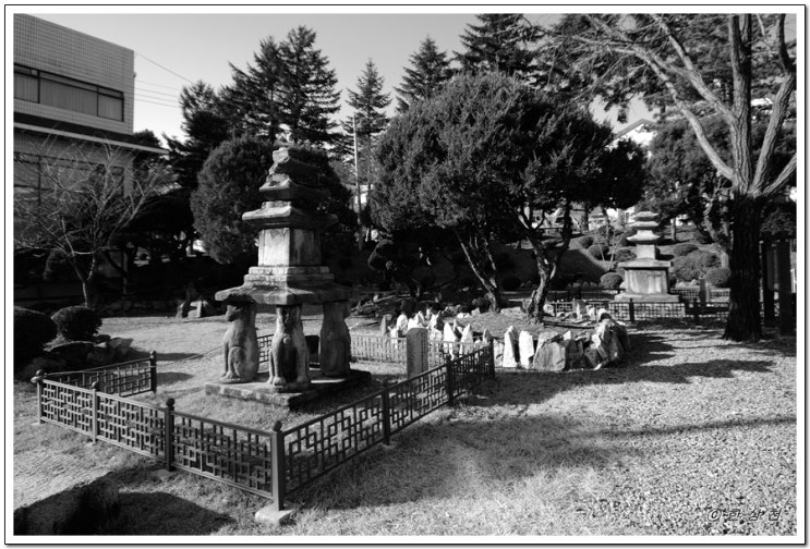  보물 제79호 홍천 희망리 삼층석탑, 보물 제540호 홍천 괘석리 사사자 삼층석탑