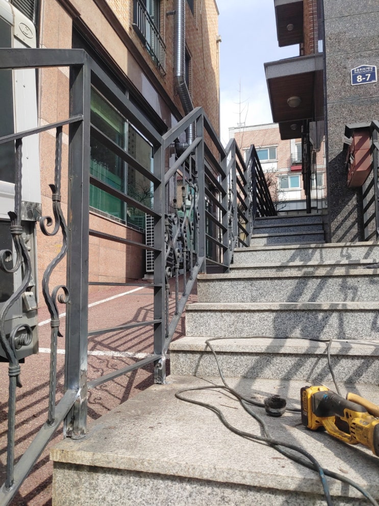  고양시 출장용접 빌라 난간대 핸드레일 파손 수리 보수작업