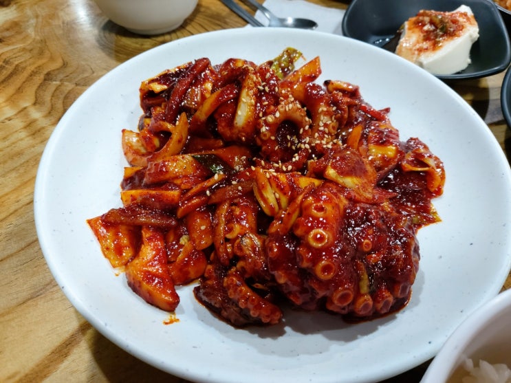  늦은 점심으로 낙지볶음 먹고 에너지 찾았습니다