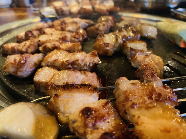  잠실새내삼겹살 두툼하고 참숯으로 맛있는 고기집