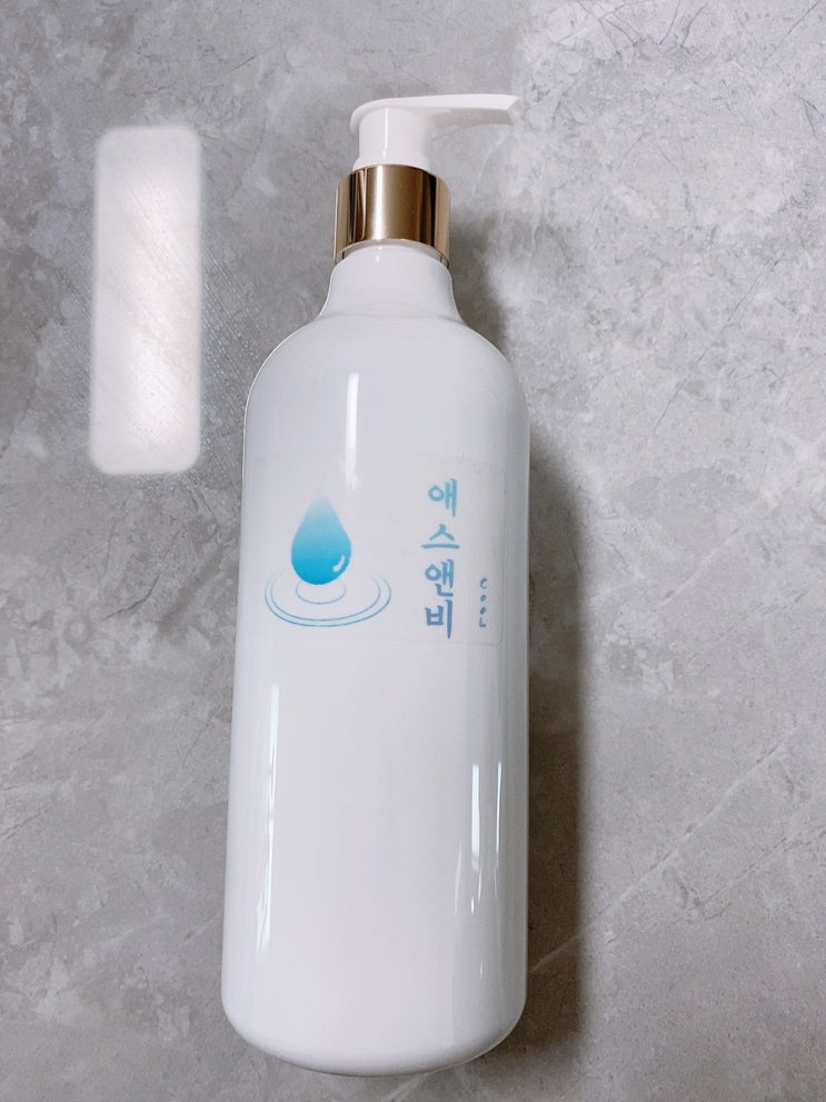  한방 천연샴푸 애스앤비 탈모샴푸 머리카락이 덜 빠져요
