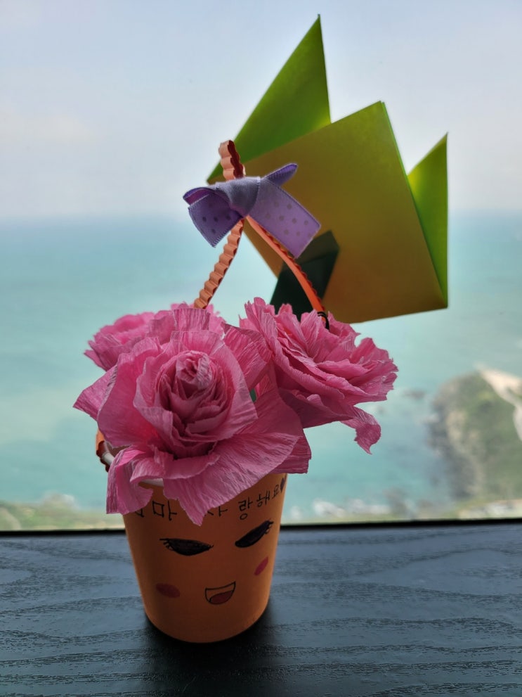  아이한테 미리 어버이날 카네이션 받았어요