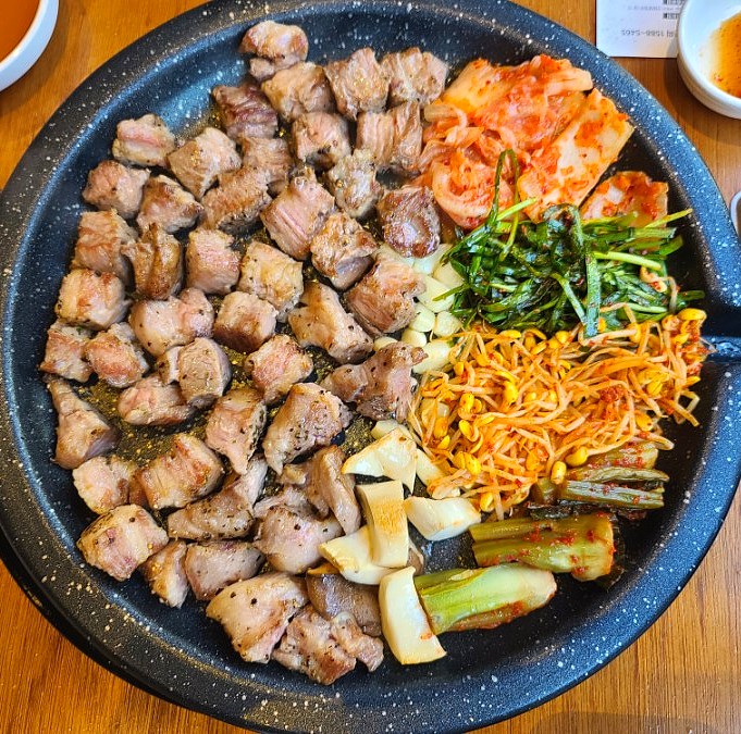  부산 동래 맛집 꽃돼지식당_ 이베리코 흑돼지 맛있는건 다 알지
