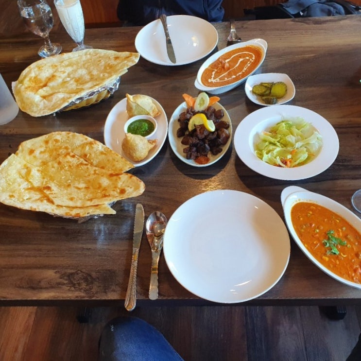  [먹거리 후기] 안산역 다문화거리 인도&네팔 레스토랑 솔티 런치 B 세트(그린 샐러드+탄두리 치킨+믹스 베지터블 커리+갈릭 난+스위트 라씨) & 염소고기 무침 먹어본 후기