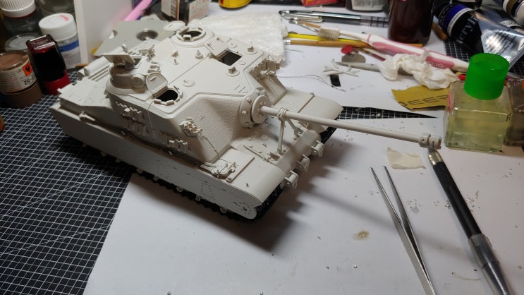  멩 1/35 a39 중전차 선조립 완료