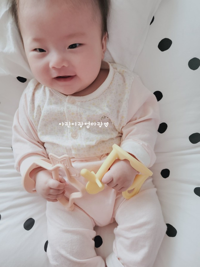 102일차-손빨기, 모윰치발기, 3개월아기 촉감놀이 뭐로 하나요? 102일차-손빨기, 모윰치발기, 3개월아기 촉감놀이 뭐로 하나요?