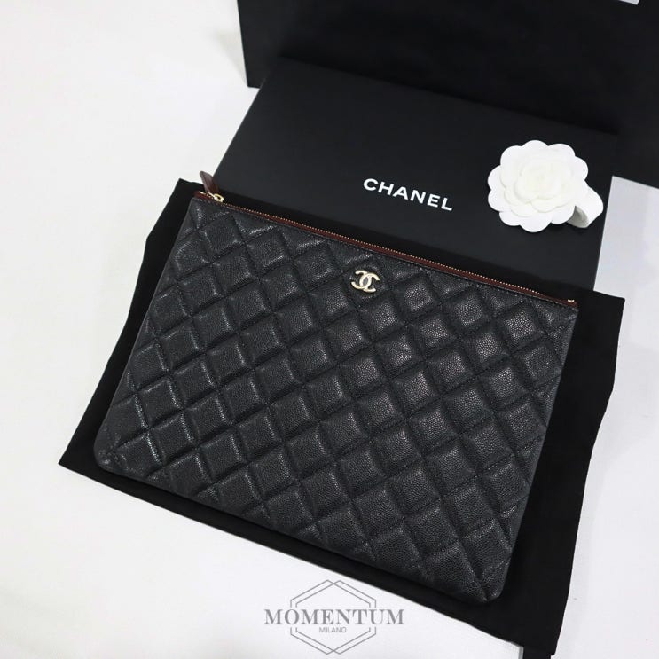  구미 명품샵 [CHANEL] 클래식 캐비어 미디움 파우치 Classic Pouch A82545B01481
