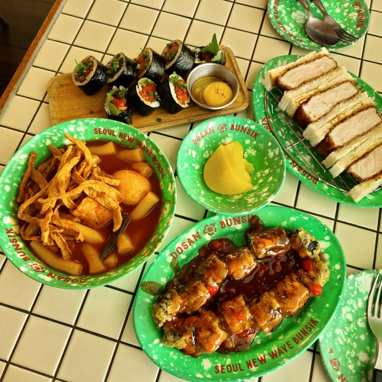  도산분식 도산공원점 [ 청담맛집, 강남맛집, 압구정맛집, 압구정로데오맛집, 육회김밥, 돈까스샌드, 칠리탕수김말이 ]