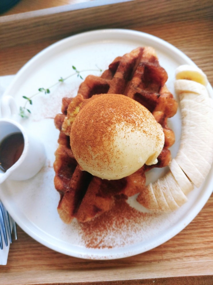  광안리카페 신비로운 분위기 크로플맛집 발레나식스 광안점