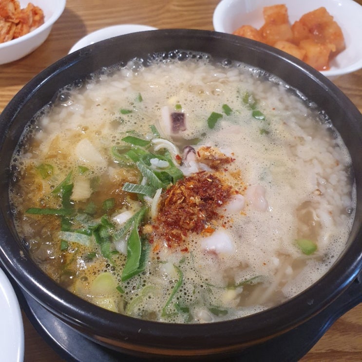 아침을 여는 가로수길 맛집 삼백집 / 콩나물국밥으로 깔끔한 하루