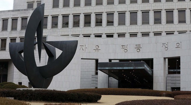 대법원 “화물 운송업체와 전속도급 계약 맺은 운전사는 ‘근로자’…업무상 재해 인정” 대법원 “화물 운송업체와 전속도급 계약 맺은 운전사는 ‘근로자’…업무상 재해 인정”