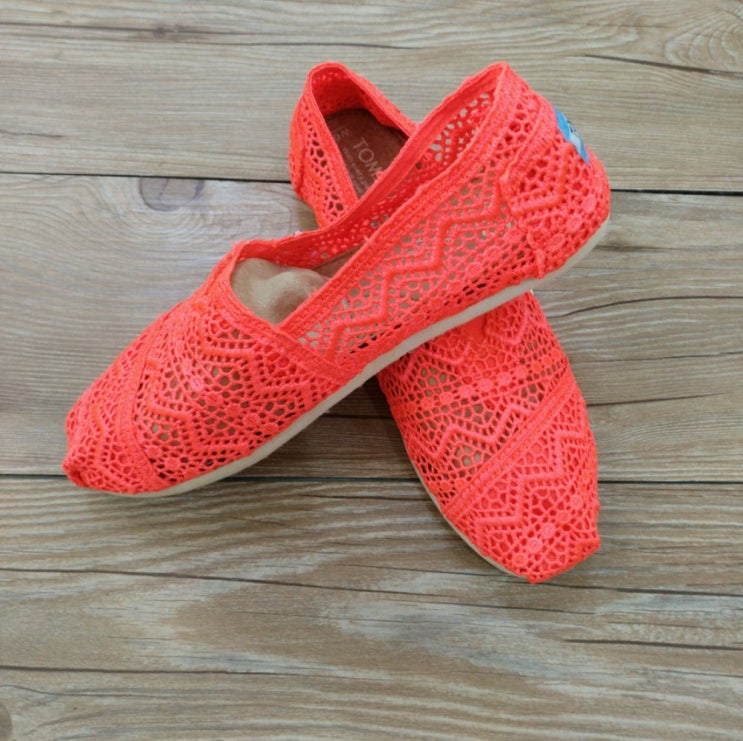 잘나가는 TOMS 탐스 클래식 슬립온 여성용 펀칭 레이스 슬립온 단화 슈즈 3종 ··· 잘나가는 TOMS 탐스 클래식 슬립온 여성용 펀칭 레이스 슬립온 단화 슈즈 3종 ···