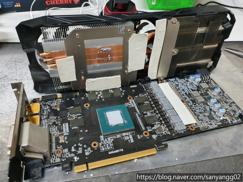 그래픽카드 서멀 재도포 하다가 GTX 1080 날려먹게 생김ㅋㅋㅋ