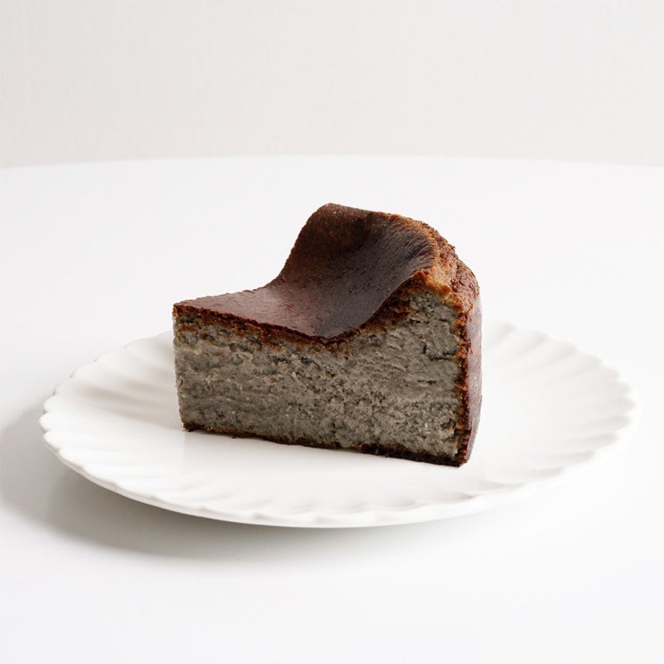 인기 급상승인 [케익드라마]바스크 치즈 케이크 흑임자 600g 홀케이크 디저트 선물용, 1개 추천합니다