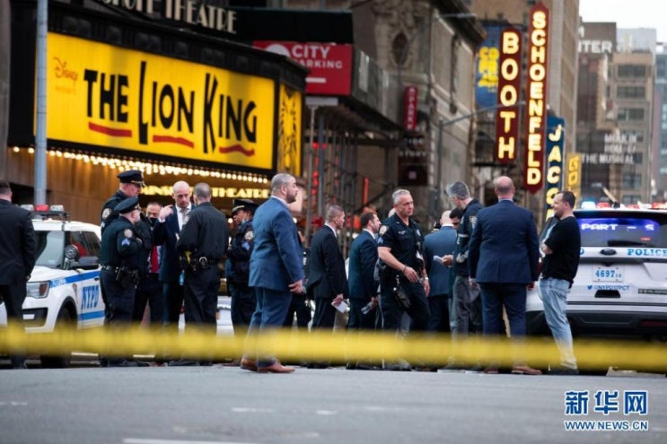 "미국, 뉴욕 타임스 스퀘어에서 발생한 총기난사 3명 부상" CCTV HSK 생활 중국어 신문 기사 뉴스 공부