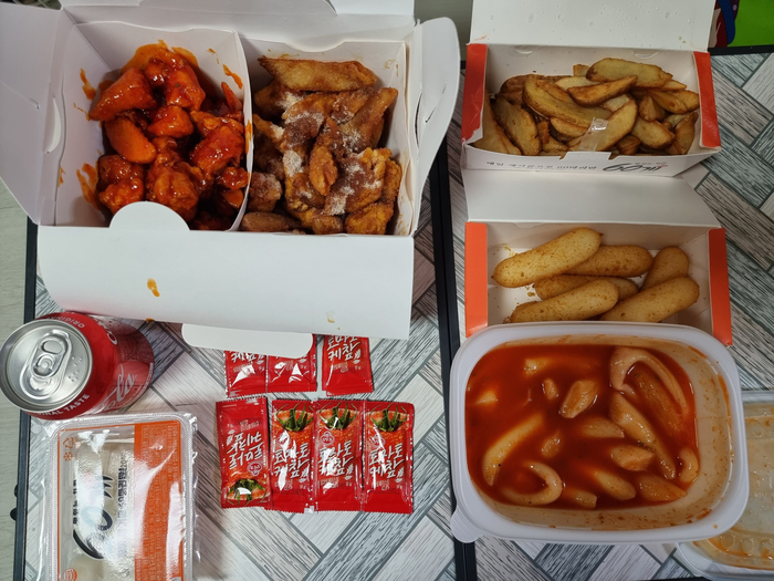  60계 치킨 간지 순살 치킨 양념치킨 그리고 떡볶이