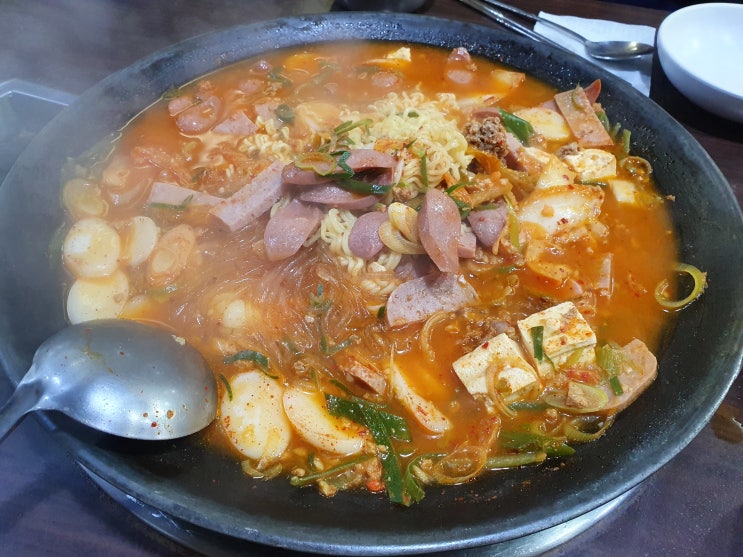 신촌 얼큰한 신촌부대찌개 먹고 나뚜루 아이스크림