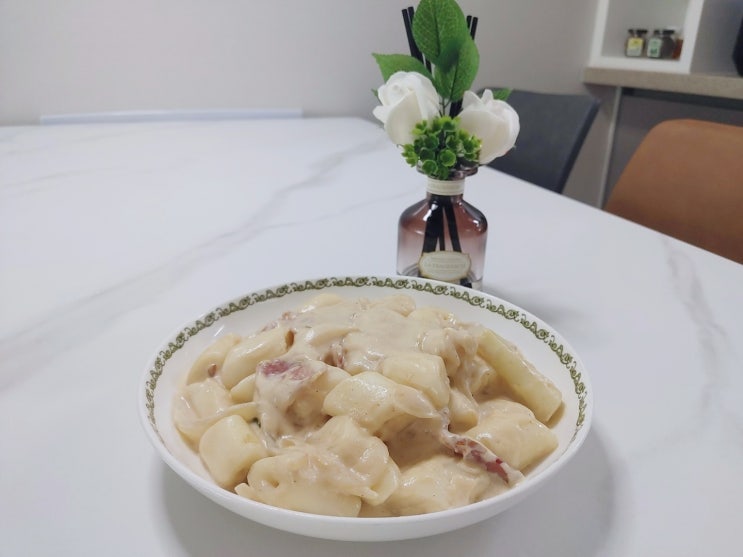  [까르보나라떡볶이 만들기] 매운거 잘 못먹는 사람 주목!! 맛도 일품!! 간식으로도 적격!!