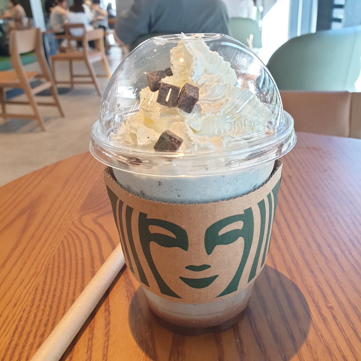  2021년 스타벅스 민트초코칩 블렌디드 맛있어요!