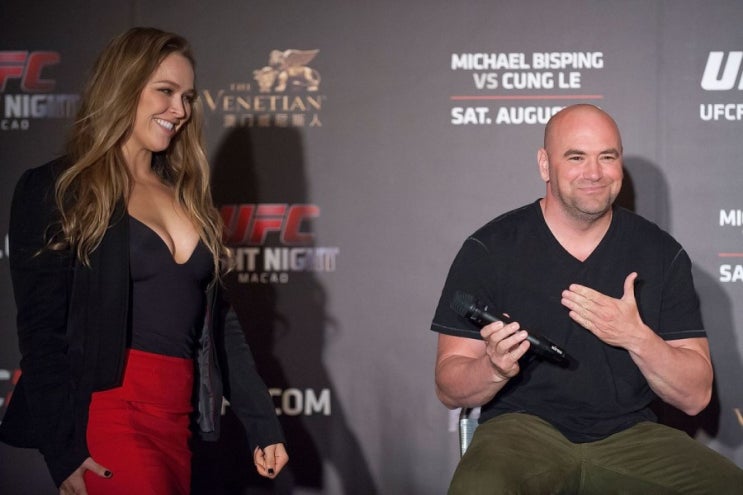 데이나 화이트 대표와 UFC 피고용인들과의 성관계에 대한 폭로들 (자세히) 데이나 화이트 대표와 UFC 피고용인들과의 성관계에 대한 폭로들 (자세히)