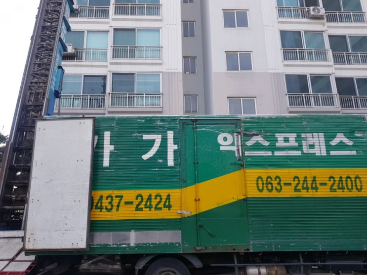  군산에서 경기도 동두천으로 10톤 포장이사 진행중입니다:)