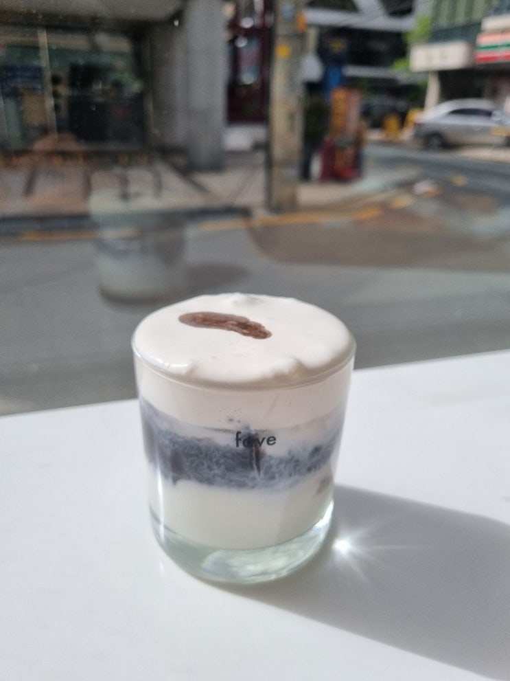  흑백아인슈페너가 맛있는 페이브 베이커리 방배 본점 후기